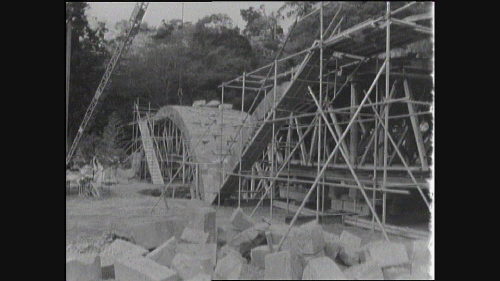 移築復元の諫早眼鏡橋「アーチ石締め固め式 」イメージ