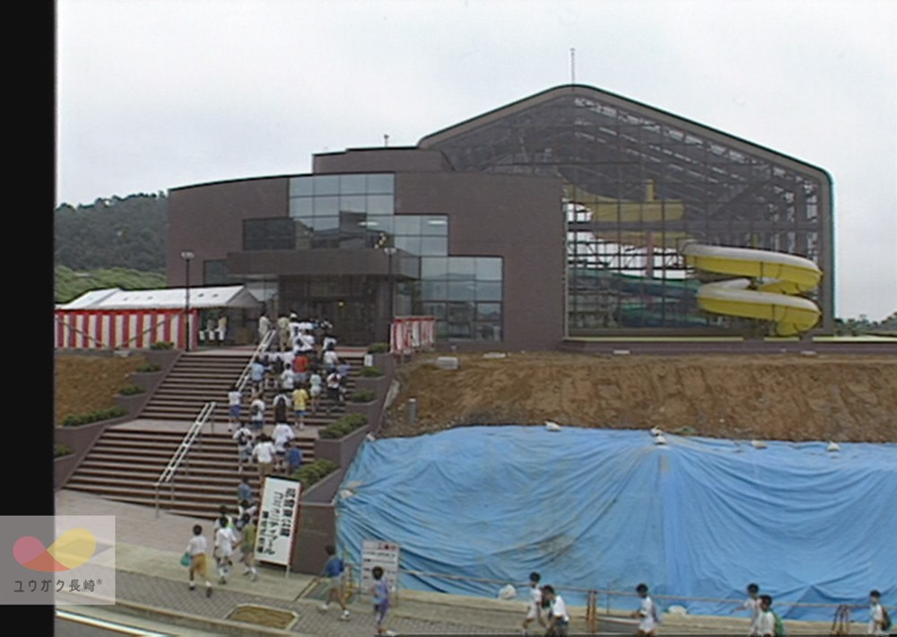 「長崎東公園コミュニティプール」完成！ ～屋根は開閉式！全天候型温水プール～イメージ